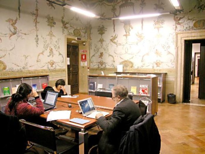 Sala di consultazione della Biblioteca di Storia Moderna e Contemporanea